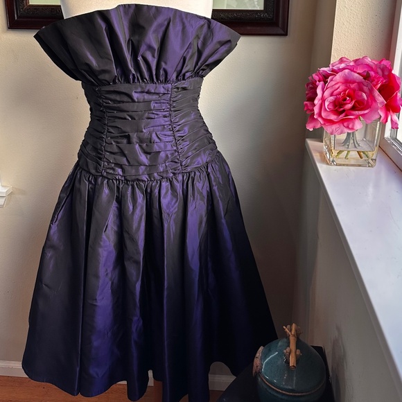 Midnight Blue 1980s Iridescent Taffeta Strapless Cocktail Dress Size 2-4 - Picture 4 of 16